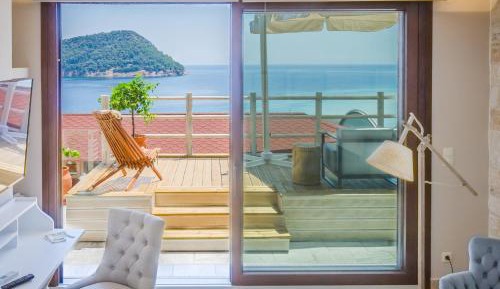 Deluxe Suite with Sea View