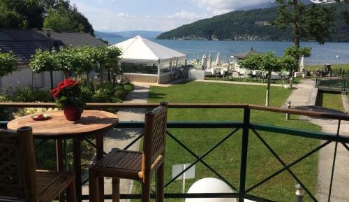 Apartment with Lake View