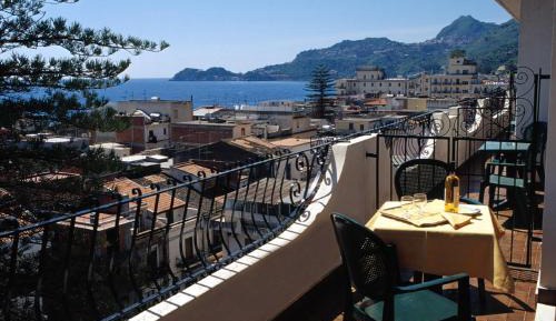 Double or Twin Room with Sea View
