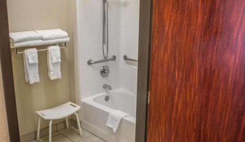 King Room with Accessible Tub - Accessible/Non-Smoking