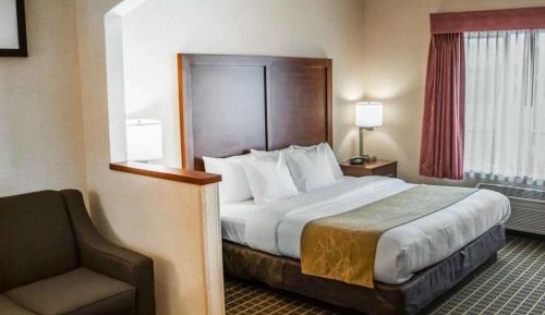 King Suite - Non-Smoking