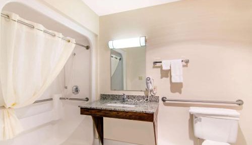 King Room - Accessible/Non-Smoking
