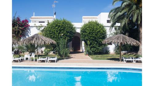 Six-Bedroom Villa 