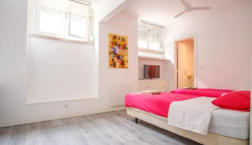 Superior Twin Room with Private Bathroom