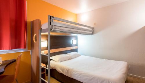 Triple Room (1 Double Bed + 1 Single Bed)