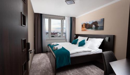 Business Room with Balcony