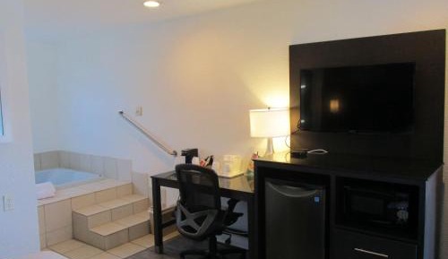 Queen Suite with Jacuzzi