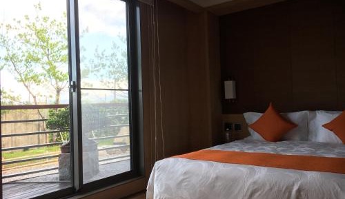 Suite with Garden View