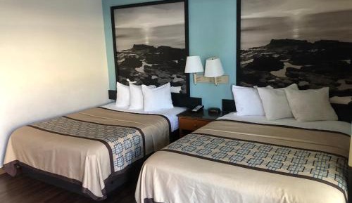 Queen Room with Two Queen Beds - Non-Smoking