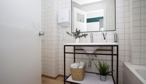 Twin Room with Private External Bathroom