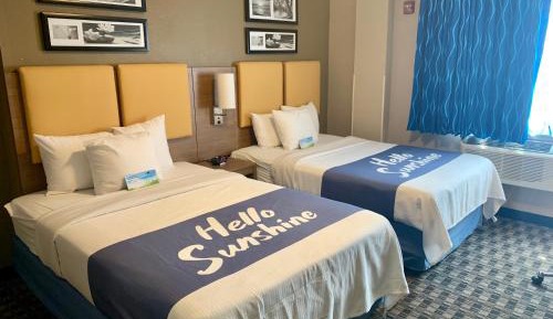 Doube Room with Two Double Beds and Roll-In Shower - Mobility/Hearing Accessible - Non-Smoking