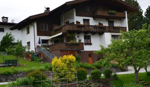 Four-Bedroom Apartment with Balcony 