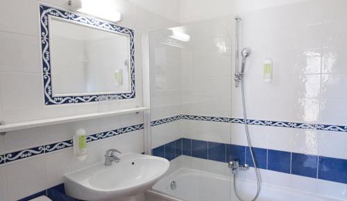 Studio (2 Adults)