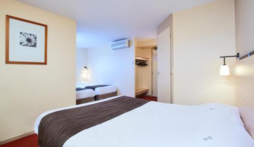 Quadruple Room with 1 Double Bed and 2 Single Beds