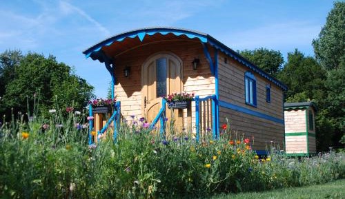 Wooden Caravan (4 Adults) 