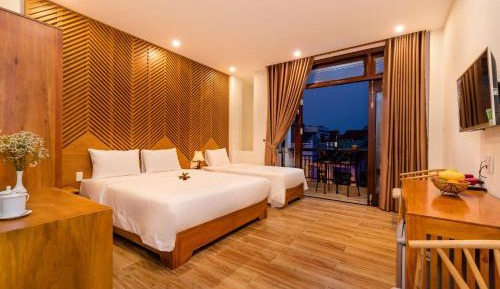 Deluxe Triple Room with Balcony