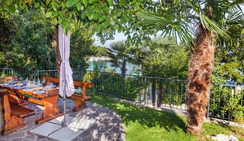 Deluxe Two-Bedroom Apartment with Terrace and Sea View