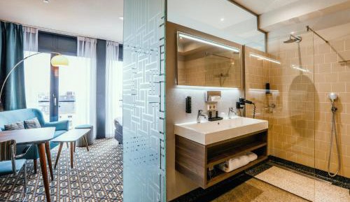 Fabulous Superior King Room with City Spa Access