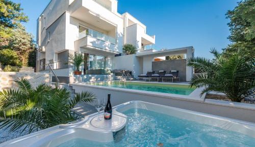 Duplex Three-Bedroom Apartment