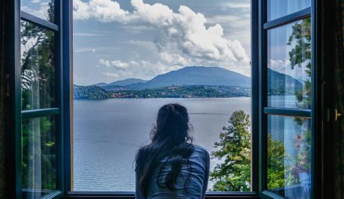 One-Bedroom Apartment with Terrace - Lake View