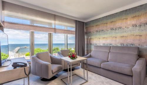 One-Bedroom Apartment with Sea View