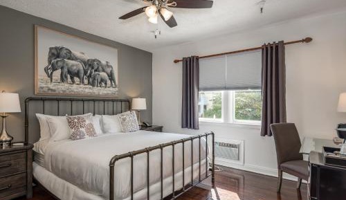 Deluxe King Room