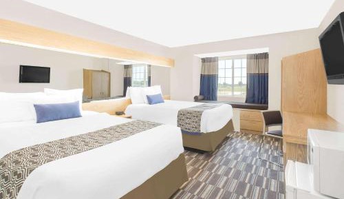 Queen Room with Two Queen Beds - Non-Smoking