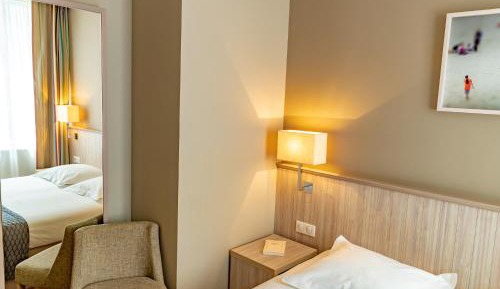 Double or Twin Room with Sea View