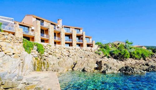Deluxe Double Room with Balcony and Sea View
