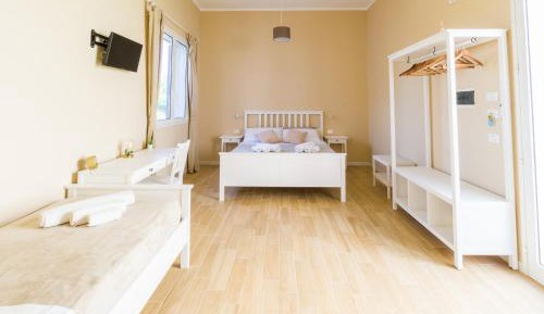 Quadruple Room with Private Bathroom