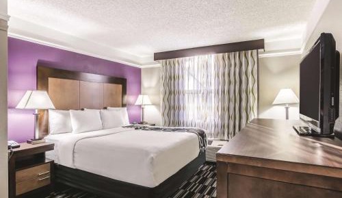 Deluxe King Room - Non-Smoking