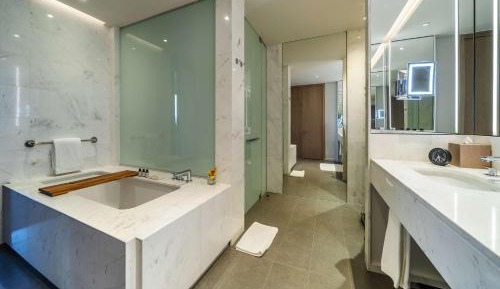 Grand King Suite