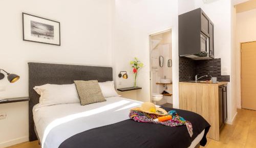 One-Bedroom Apartment with Courtyard View 