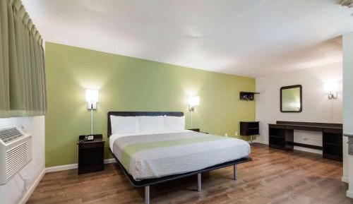 Deluxe Queen Room with Two Queen Beds - Smoking