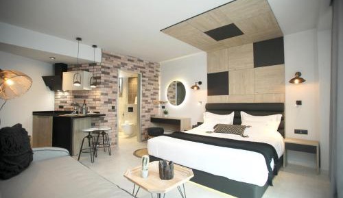 Deluxe Quadruple Room