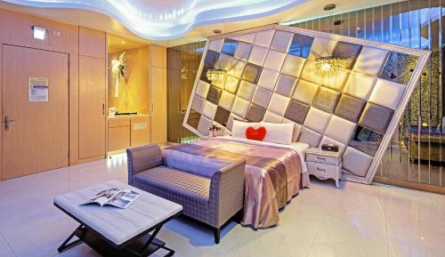 Standard Double Room (Check-in after 23:30)