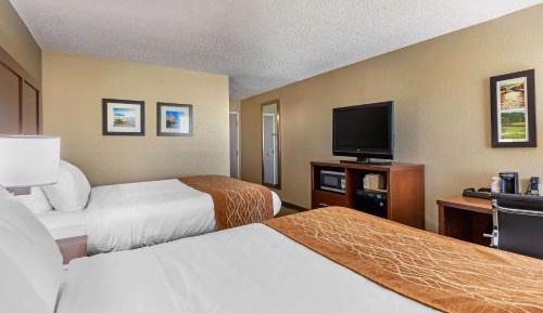 Queen Room with Two Queen Beds - Non-Smoking