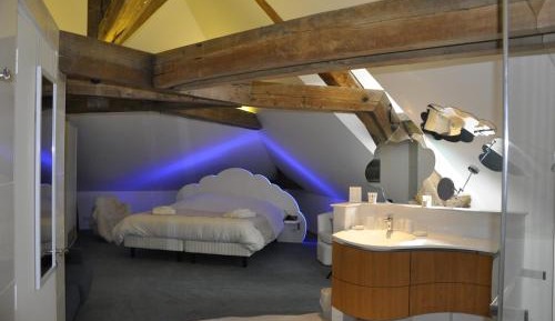 Deluxe Queen Suite