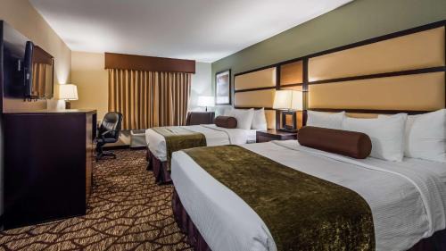Queen Room with Two Queen Beds Non-Smoking