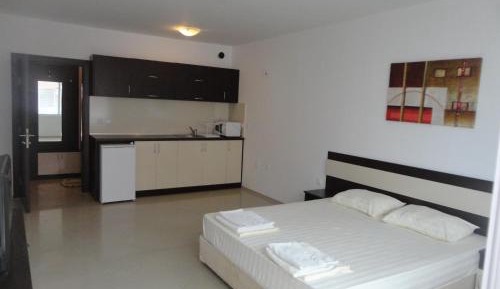 Studio (3 Adults)