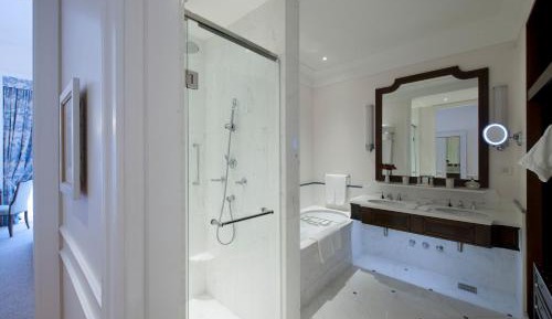 Deluxe Double or Twin Room with City View