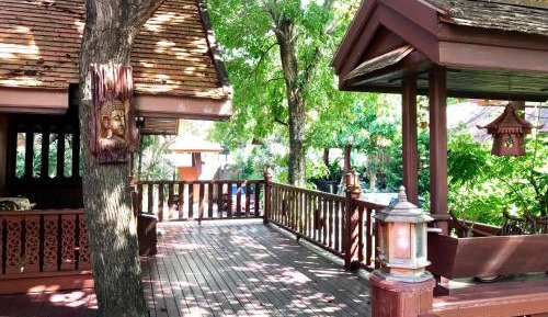 Villa with Garden View