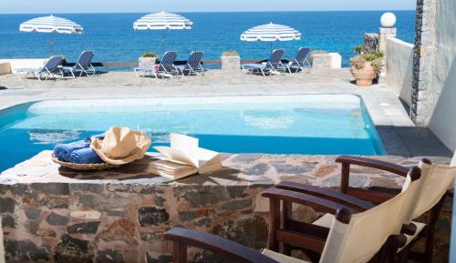 Superior One-Bedroom Sea Front Apartment
