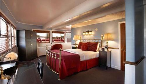 Deluxe Queen Room with City View - Disability Access