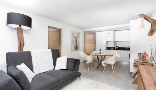 Apartment with Mountain View