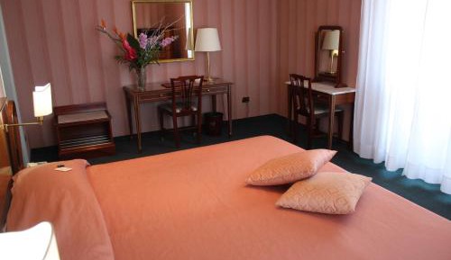 Double Room (1 Adult)
