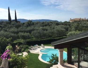 Apartment with Garden View