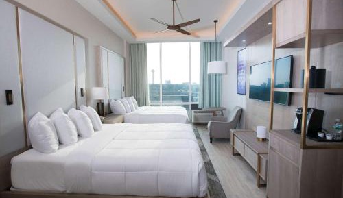 Deluxe Queen Suite