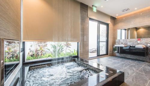 Superior Suite with Spa Bath - Early check-in on Weekdays