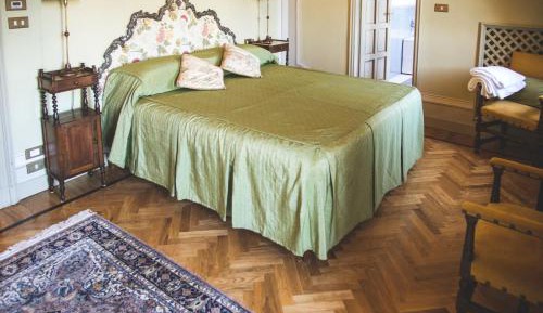 Deluxe Suite with Spa Bath